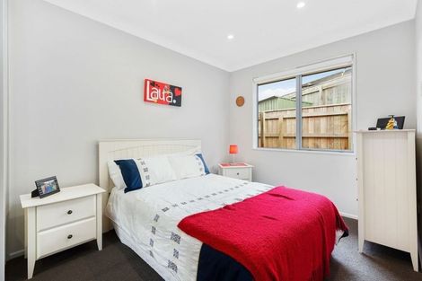 Photo of property in 20 Mervyn Kemp Drive, Tawa, Wellington, 5028