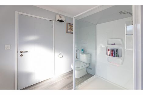 Photo of property in 76 Avondale Road, Avondale, Christchurch, 8061