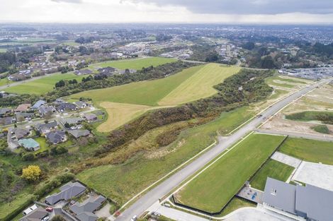 Photo of property in 124 Johnstone Drive, Fitzherbert, Palmerston North, 4410