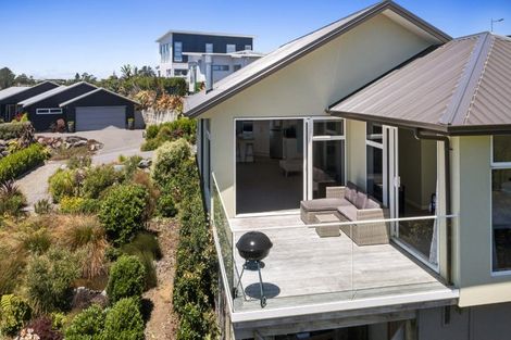 Photo of property in 3 Kapurau Lane, Merrilands, New Plymouth, 4312