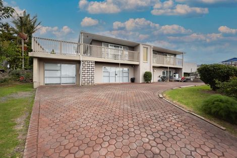 Photo of property in 2 Chelsea View Drive, Chatswood, Auckland, 0626