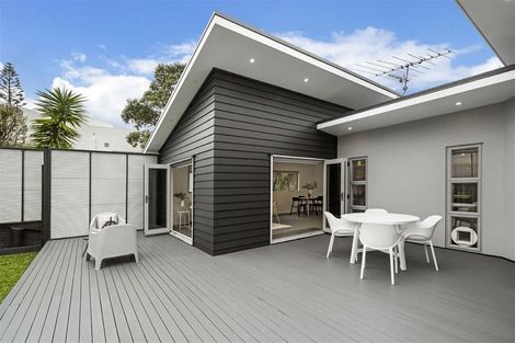 Photo of property in 32a Matipo Road, Mairangi Bay, Auckland, 0630