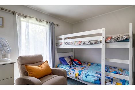 Photo of property in 1/16 Edwin Freeman Place, Ranui, Auckland, 0612