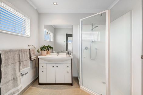 Photo of property in 63 Chesterfield Way, Orewa, 0931