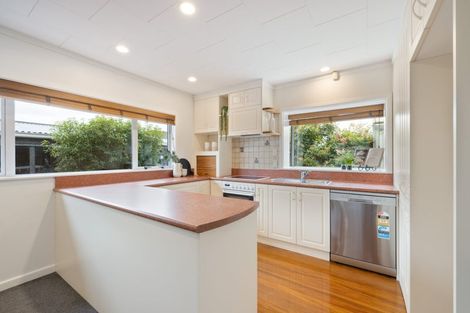 Photo of property in 16 Leacroft Street, Bishopdale, Christchurch, 8053