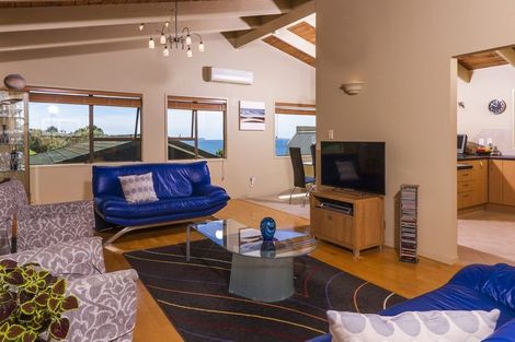 Photo of property in 1/59 Churchill Road, Murrays Bay, Auckland, 0630