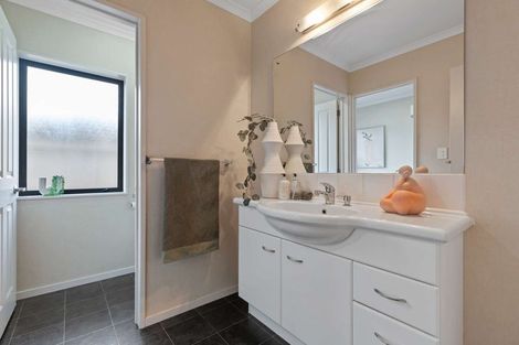 Photo of property in 19 Breaker Grove, Waiuku, 2123