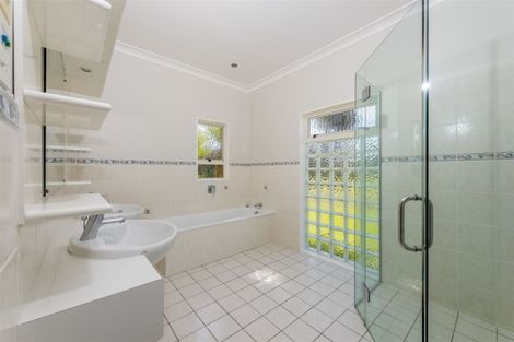 Photo of property in 154 Boord Crescent, Kumeu, 0891