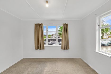 Photo of property in 182 Beach Haven Road, Beach Haven, Auckland, 0626