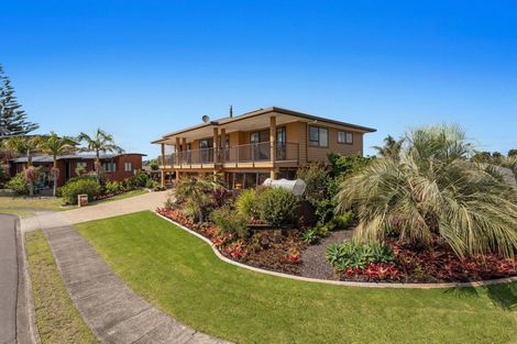 Photo of property in 14 Commodores Close, Coastlands, Whakatane, 3120