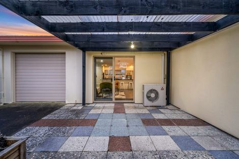 Photo of property in 2 Lockington Avenue, Henderson, Auckland, 0612