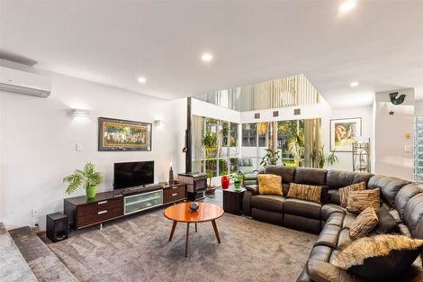 Photo of property in 6 Javelin Place, West Harbour, Auckland, 0618