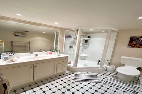 Photo of property in Highwic, 2/32 Hobson Street, Thorndon, Wellington, 6011