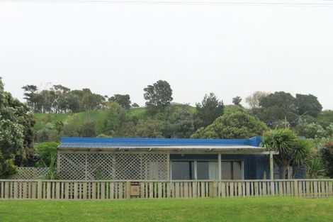 Photo of property in 35 Moana Road, Okitu, Gisborne, 4010