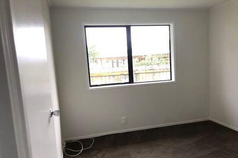 Photo of property in 2/8 Blackgate Place, Weymouth, Auckland, 2103