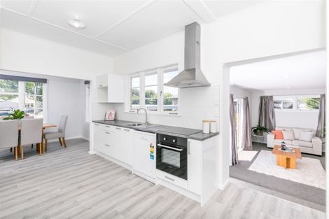 Photo of property in 2 Old Farm Road, Hamilton East, Hamilton, 3216