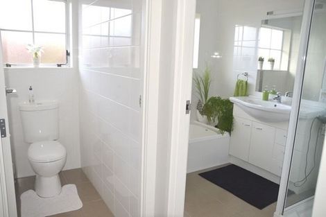 Photo of property in 7 Foxbridge Lane, Conifer Grove, Takanini, 2112