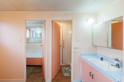 Photo of property in 21 Saint Albans Avenue, Hokowhitu, Palmerston North, 4410