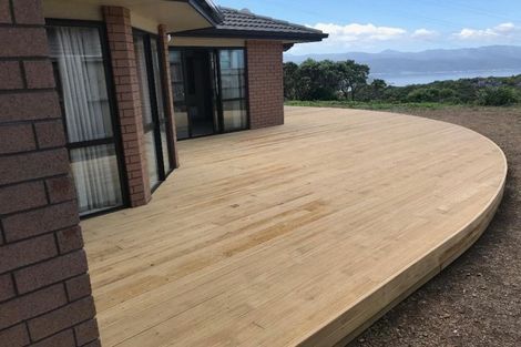 Photo of property in 52 Miles Crescent, Newlands, Wellington, 6037