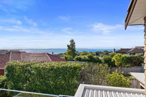 Photo of property in 2/114 Aberdeen Road, Campbells Bay, Auckland, 0620