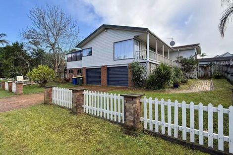 Photo of property in 33 Lagoon Way, West Harbour, Auckland, 0618