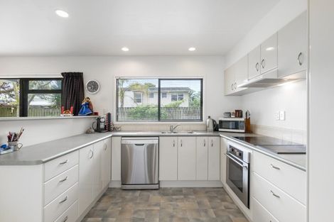 Photo of property in 7b Puriri Avenue, Orewa, 0931