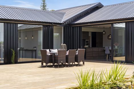 Photo of property in 5 Codlin Road, Waiuku, 2683