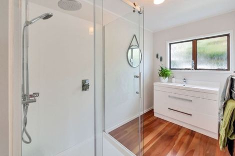 Photo of property in 10 Ardern Avenue, Stanmore Bay, Whangaparaoa, 0932