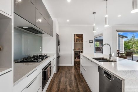 Photo of property in 17 Walter Ruddock Avenue, Kumeu, 0810