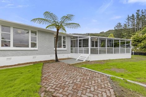 Photo of property in 27 Lees Grove, Wainuiomata, Lower Hutt, 5014