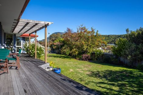 Photo of property in 6 Weka Place, Picton, 7220