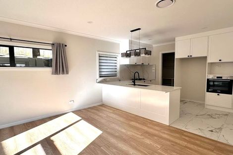 Photo of property in 17b Artesia Close, Shamrock Park, Auckland, 2016