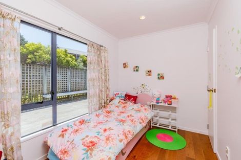 Photo of property in 12 Van Dyke Place, West Harbour, Auckland, 0618