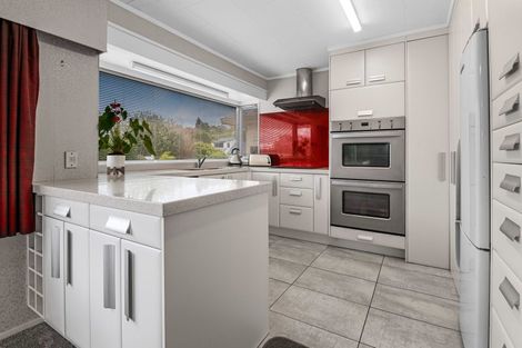 Photo of property in 10 Gemini Place, Kawaha Point, Rotorua, 3010