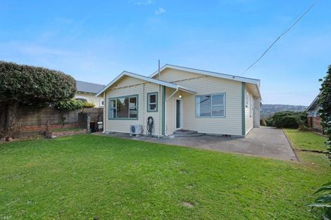 Photo of property in 15 Sutherland Crescent, Melrose, Wellington, 6023