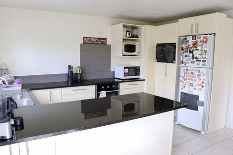 Photo of property in 30a Trinidad Road, Sunnynook, Auckland, 0620