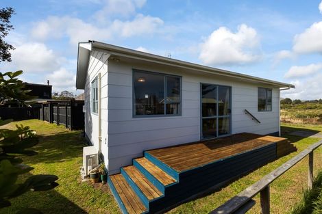 Photo of property in 42 Rutherford Drive, Waikanae Beach, Waikanae, 5036