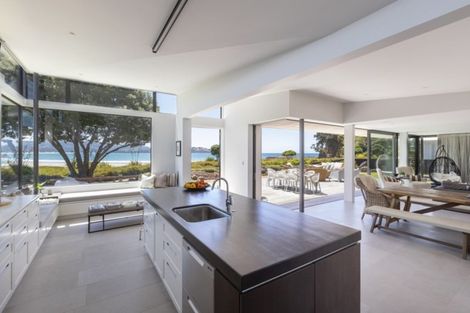 Photo of property in 65 Taumata Road, Omaha, 0986