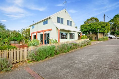 Photo of property in 11/485 Don Buck Road, Massey, Auckland, 0614