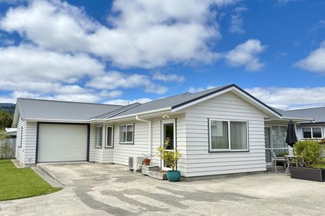 Photo of property in 2/77 Main Road, Wainuiomata, Lower Hutt, 5014