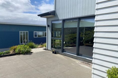 Photo of property in 37 Tamworth Crescent, Newlands, Wellington, 6037