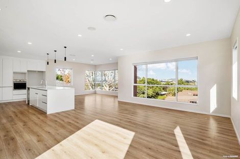 Photo of property in 11a Kaihu Street, Northcote, Auckland, 0627