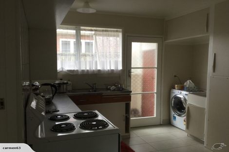 Photo of property in 52 Buscomb Avenue, Henderson, Auckland, 0610