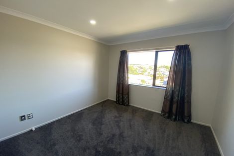 Photo of property in 32 Piper Place, Goodwood Heights, Auckland, 2105