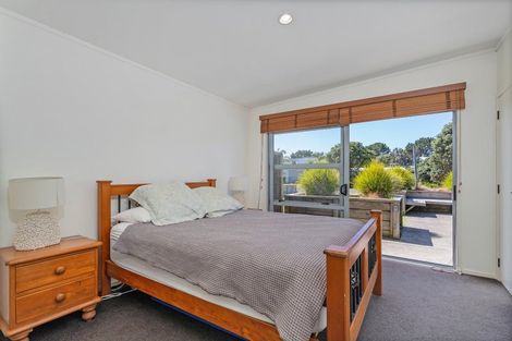 Photo of property in 113 Sands Crescent, Matarangi, Whitianga, 3592