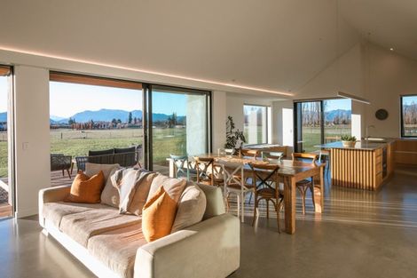 Photo of property in 10 Little Orchard Way, Wanaka, 9382