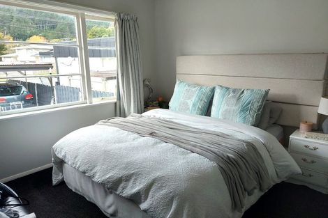 Photo of property in 66 Pinehaven Road, Pinehaven, Upper Hutt, 5019