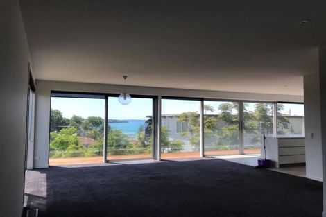 Photo of property in 1/14 Rothesay Bay Road, Rothesay Bay, Auckland, 0630