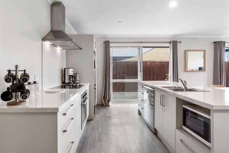 Photo of property in 36 Shillingford Boulevard, Rolleston, 7615