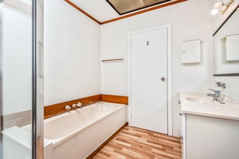 Photo of property in 39a Harrington Road, Henderson, Auckland, 0610